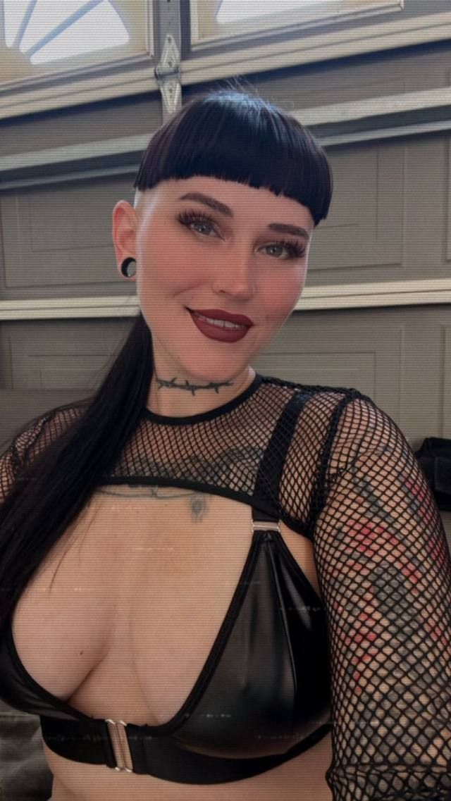 🔥NO PAYMENT NEEDED!!!, just pure heat! Looking for a guy who can work that 🍆 like a pro. 😈 Not hungry, just horny 💦! - Image 3